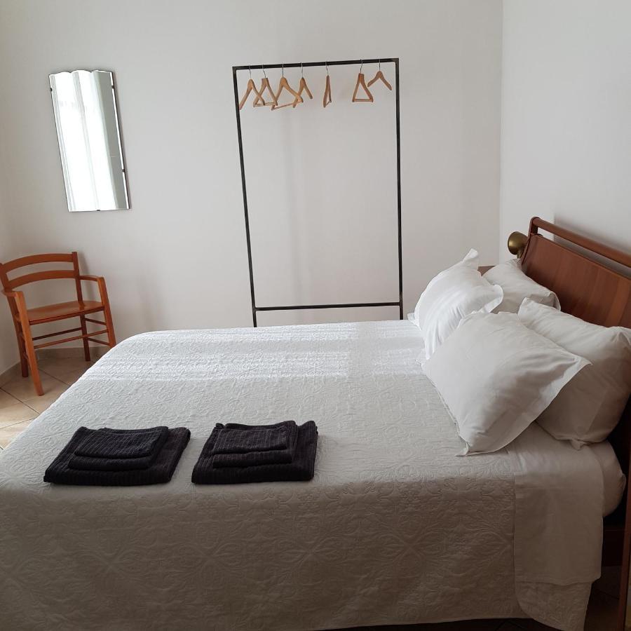 La Terrazza Apartment,A 50 Mt Dal Mare วาราซเซ ภายนอก รูปภาพ