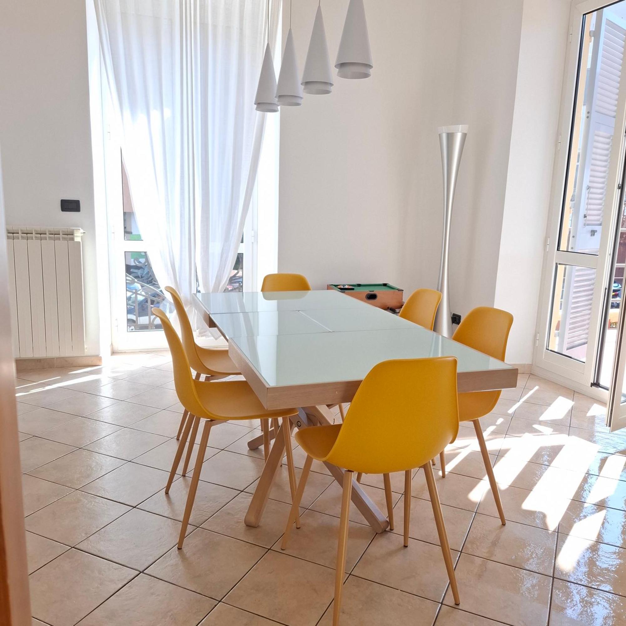 La Terrazza Apartment,A 50 Mt Dal Mare วาราซเซ ภายนอก รูปภาพ
